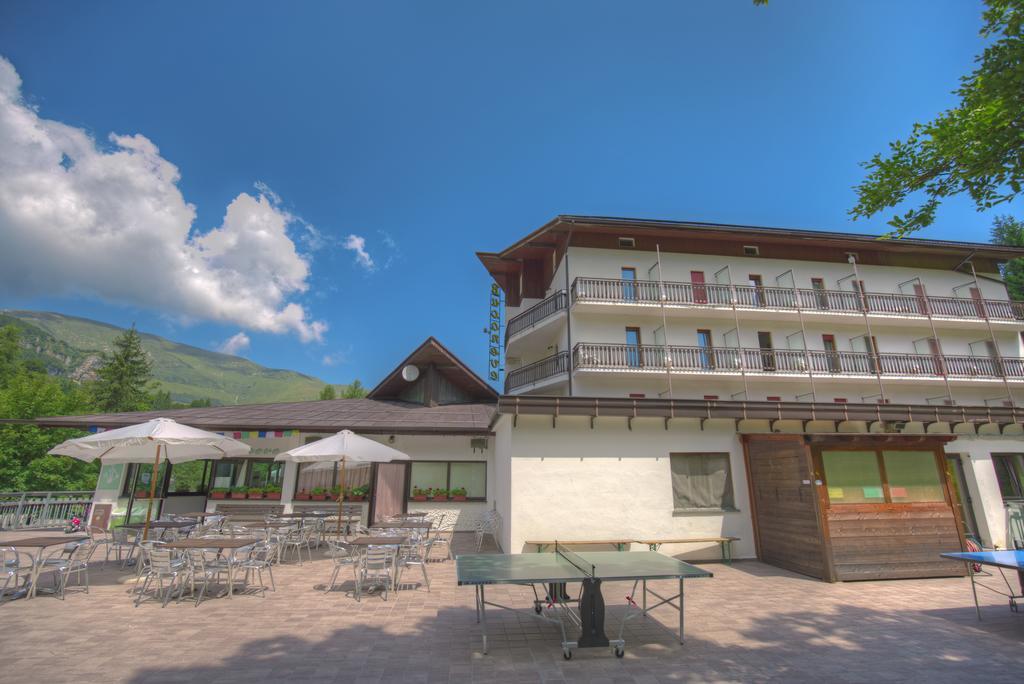 Sport & Family Hotel Bucaneve Brentonico Kültér fotó